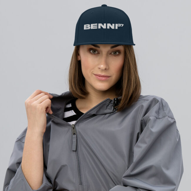 Benni37 Logo weiss Snapback-Cap